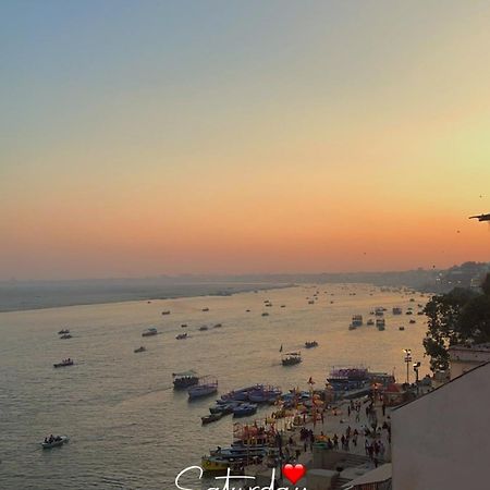Tandon Lodge On The Ganga Ghat Homestay Varanasi Esterno foto