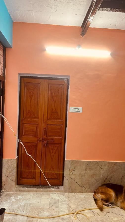 Tandon Lodge On The Ganga Ghat Homestay Varanasi Esterno foto