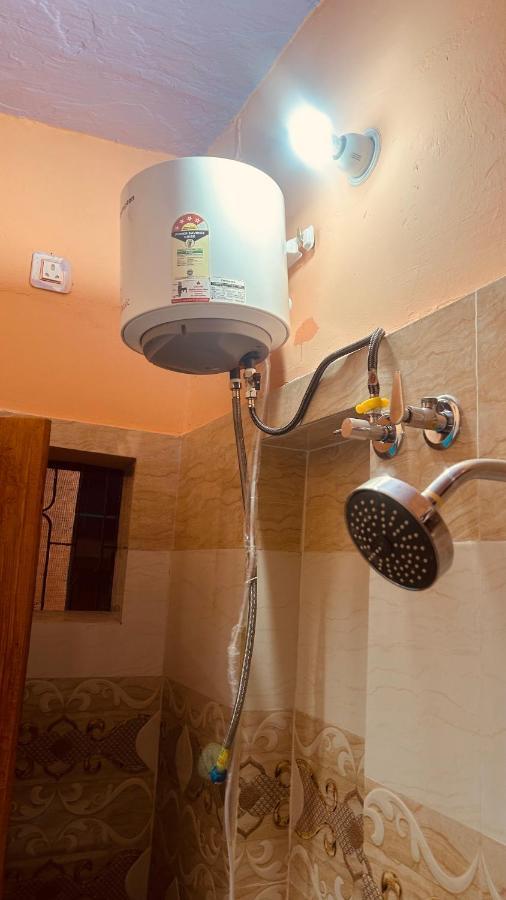 Tandon Lodge On The Ganga Ghat Homestay Varanasi Esterno foto
