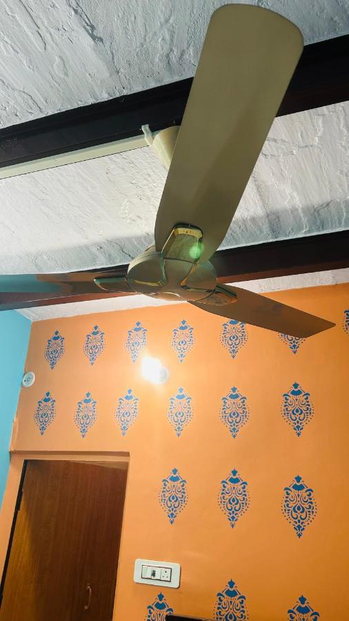 Tandon Lodge On The Ganga Ghat Homestay Varanasi Esterno foto