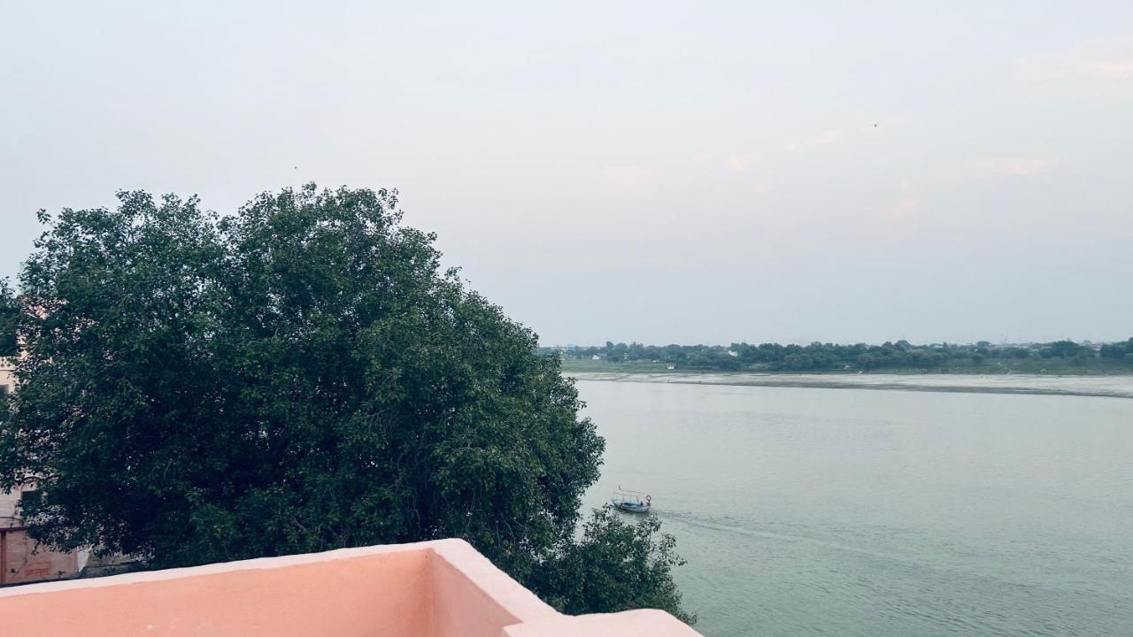 Tandon Lodge On The Ganga Ghat Homestay Varanasi Esterno foto