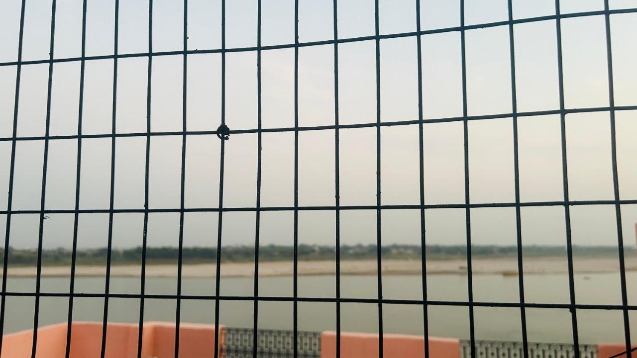 Tandon Lodge On The Ganga Ghat Homestay Varanasi Esterno foto