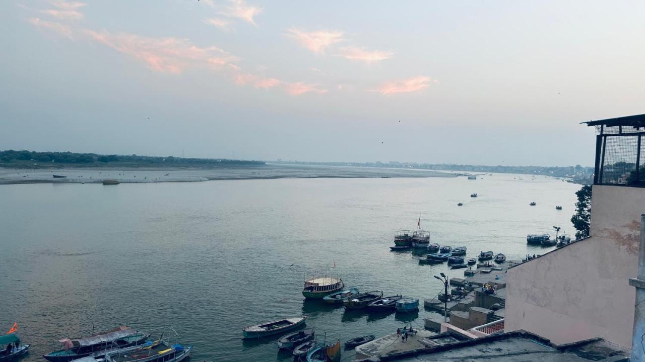 Tandon Lodge On The Ganga Ghat Homestay Varanasi Esterno foto