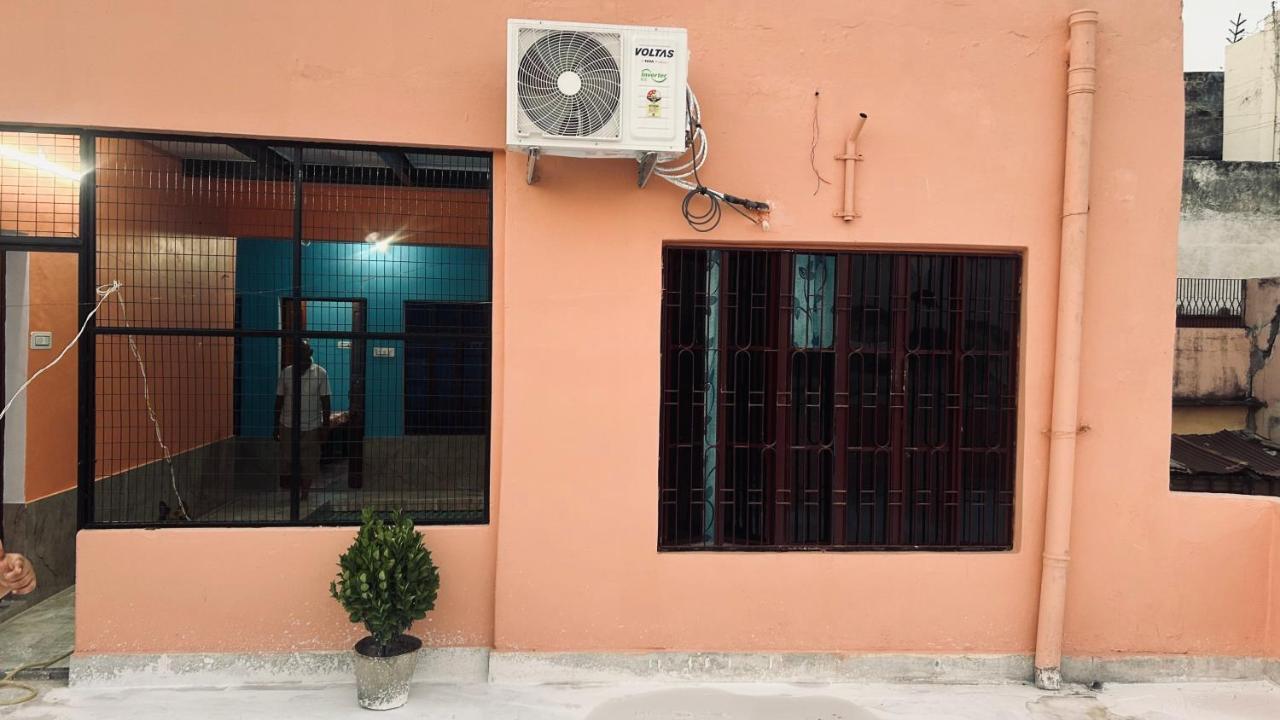 Tandon Lodge On The Ganga Ghat Homestay Varanasi Esterno foto