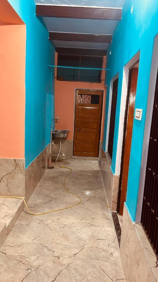 Tandon Lodge On The Ganga Ghat Homestay Varanasi Esterno foto