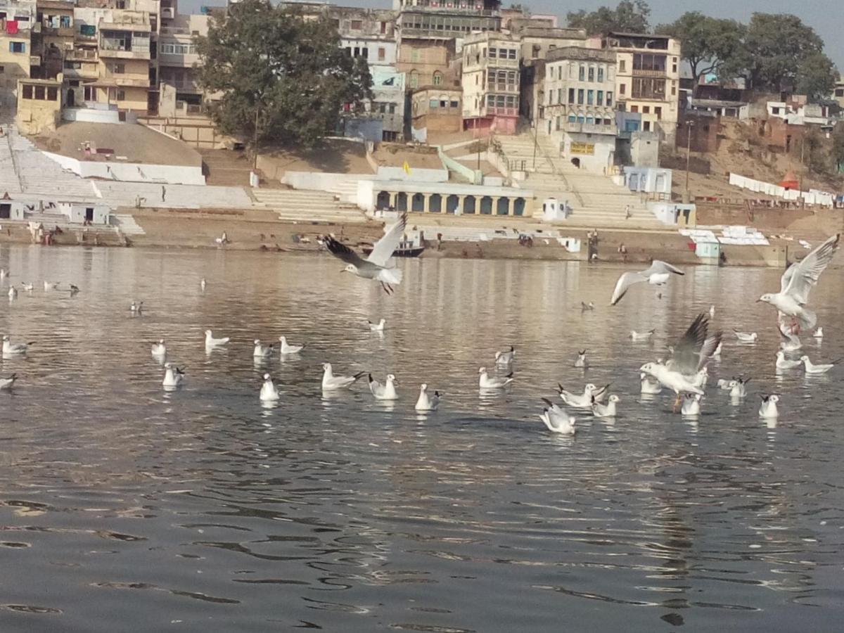 Tandon Lodge On The Ganga Ghat Homestay Varanasi Esterno foto