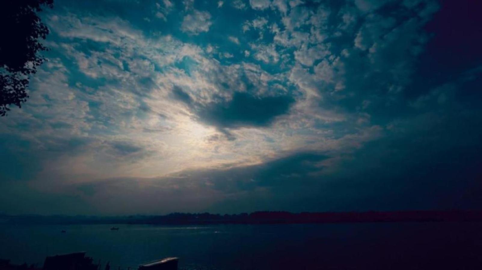Tandon Lodge On The Ganga Ghat Homestay Varanasi Esterno foto