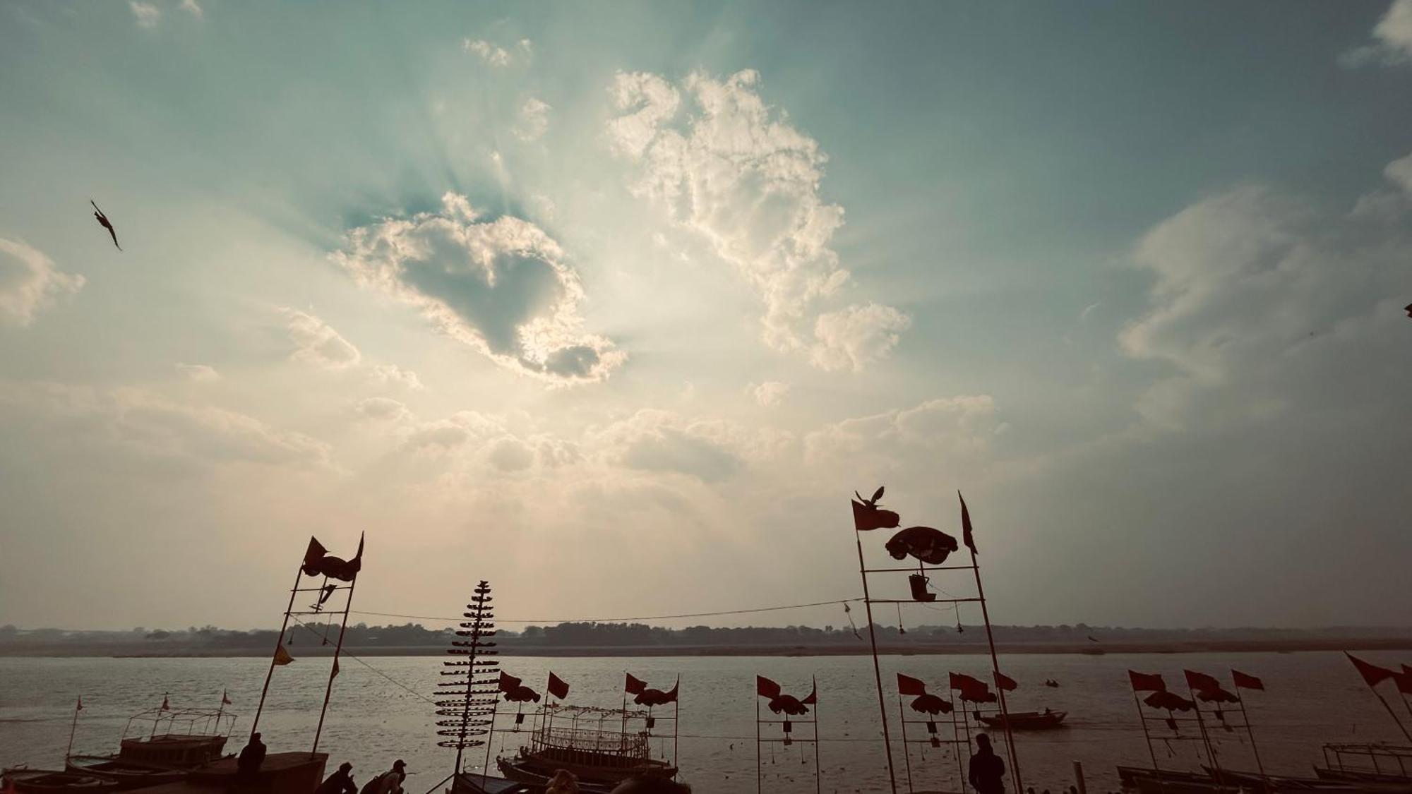 Tandon Lodge On The Ganga Ghat Homestay Varanasi Esterno foto