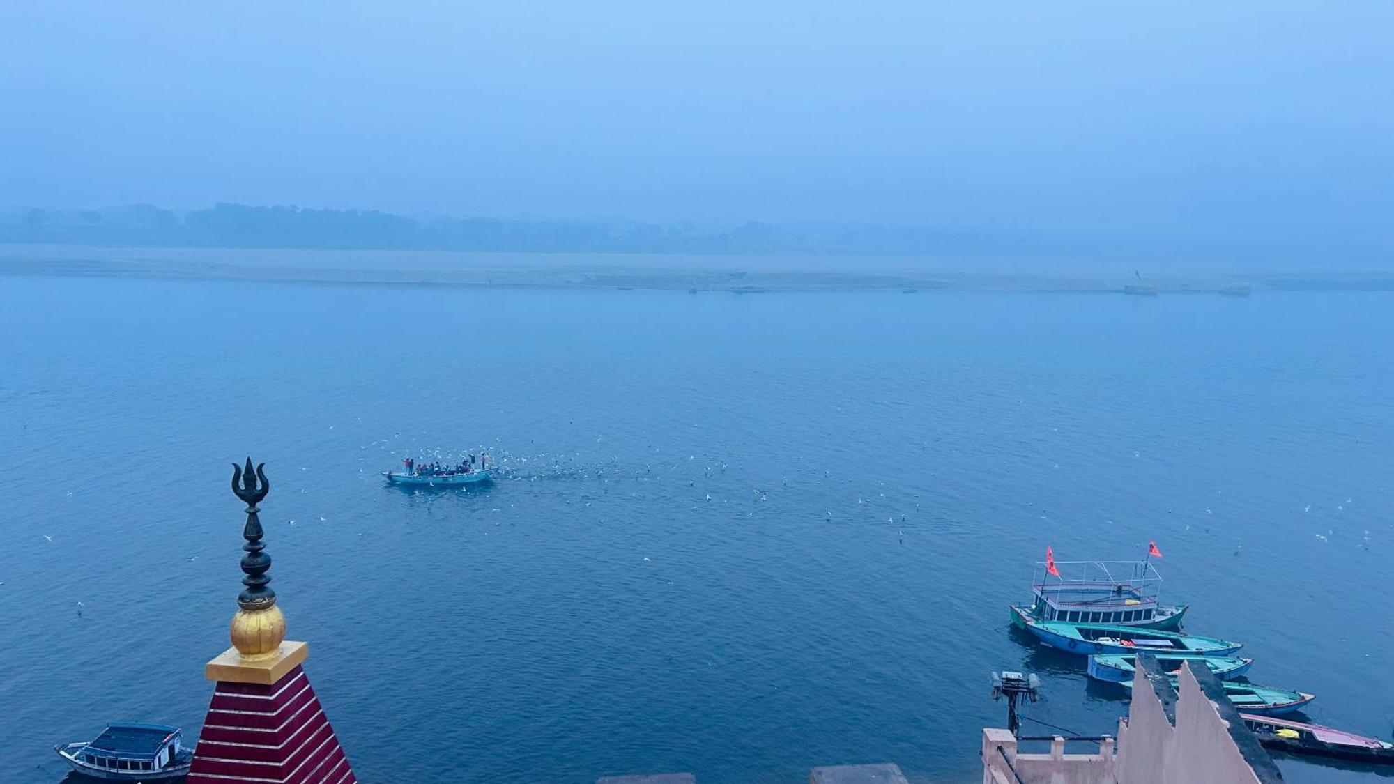 Tandon Lodge On The Ganga Ghat Homestay Varanasi Esterno foto