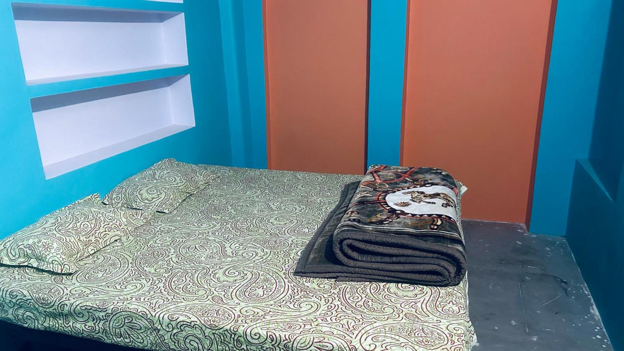 Tandon Lodge On The Ganga Ghat Homestay Varanasi Esterno foto