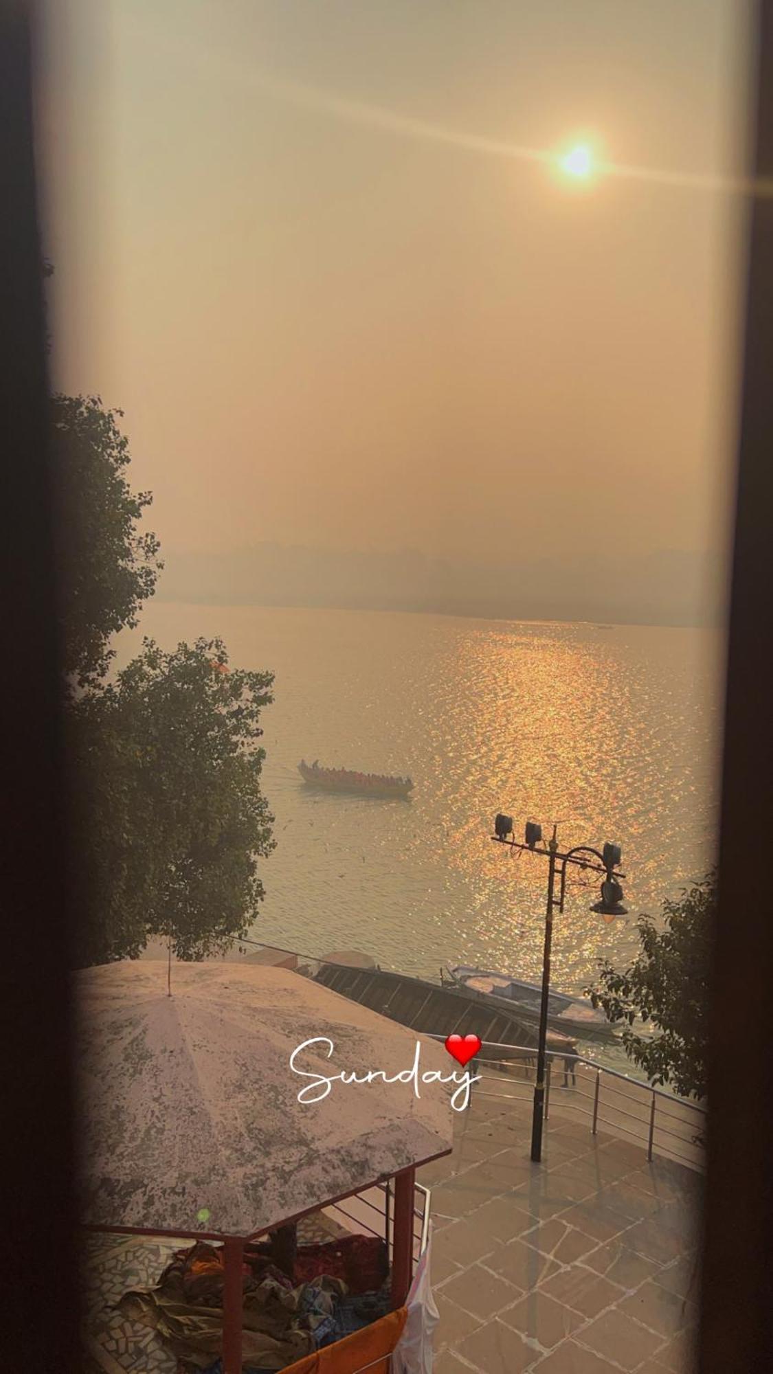 Tandon Lodge On The Ganga Ghat Homestay Varanasi Esterno foto